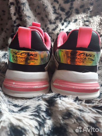 Кроссовки для девочки