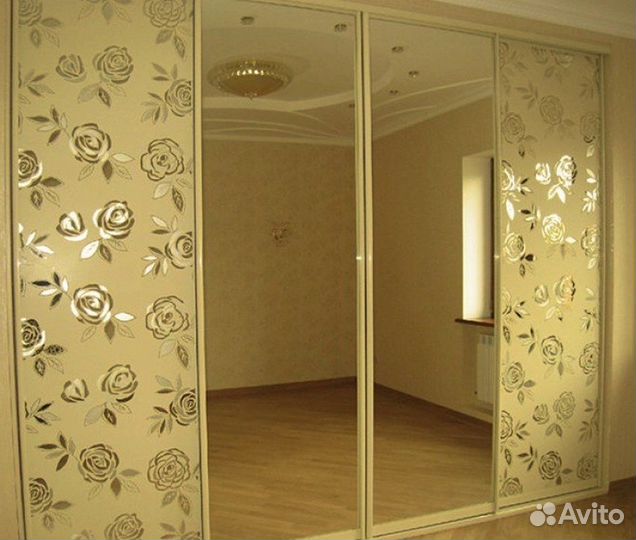 Шкаф с зеркалом