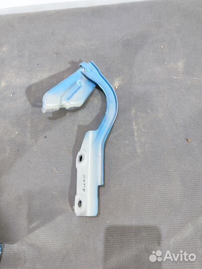 Петля капота левая Suzuki Jimny 2019