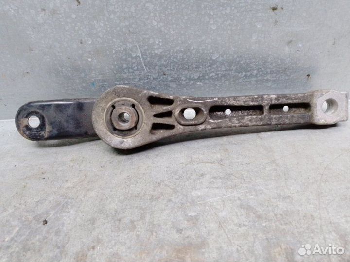 Опора двигателя задняя Volkswagen Passat B6