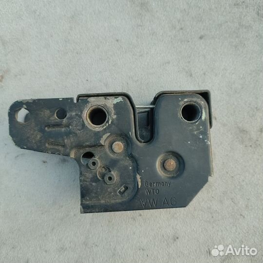 Замок капота VAG