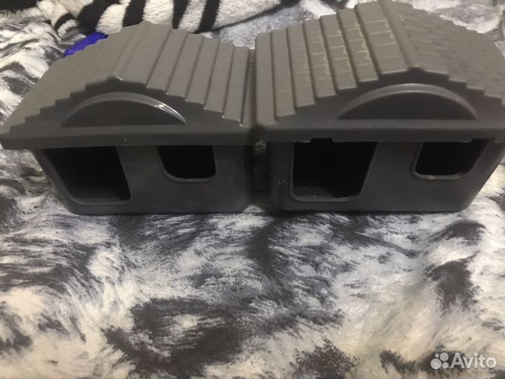 2 домика для грызунов, лоток,колесеко