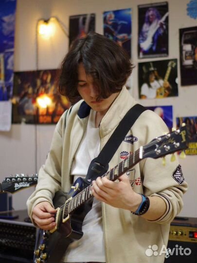 Преподаватель по гитаре