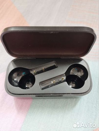 Зарядный кейс для наушников QCY T5