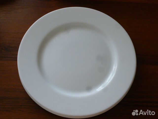 Блюда для подачи и тарелки