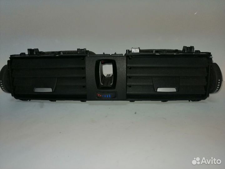 Решетка вентил. сред. BMW 3 F30 64229218552