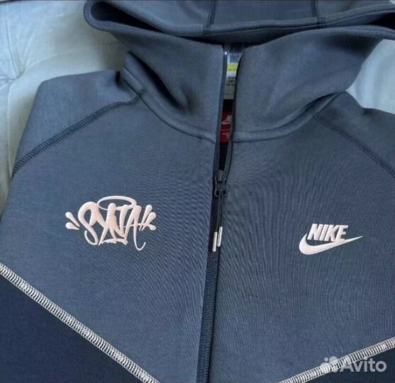 Nike tech x syna