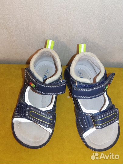 Сандалии для мальчика 23