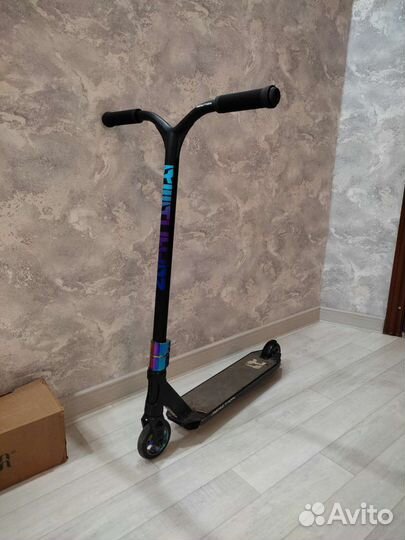 Трюковой самокат reaction