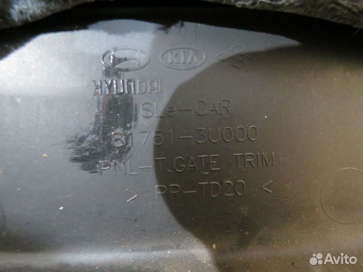 Обшивка крышки багажника Kia Sportage 3 SL