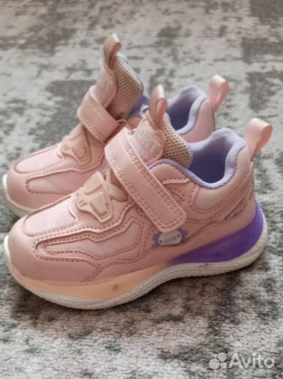 Кроссовки для девочки
