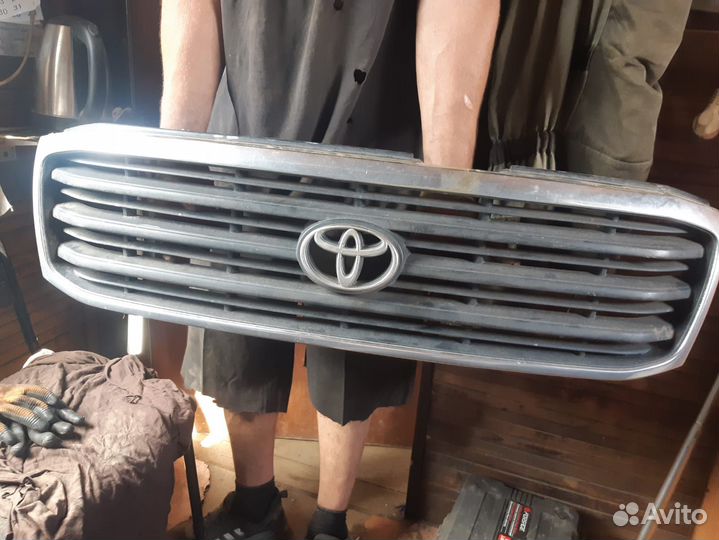 Б/у решетка радиатора toyota land cruiser 100