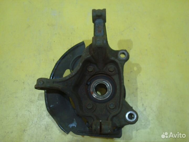 Поворотный кулак передний левый Мазда 3 BM в сборе