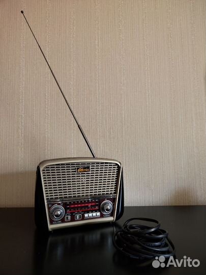 Радиоприемник Ritmix RPR-050 Gold ретро