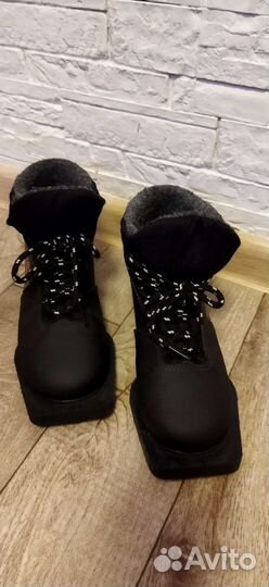 Лыжные ботинки