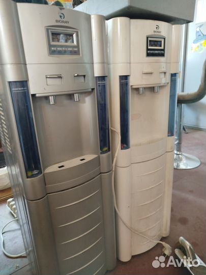 Диспенсер для воды с холодильником