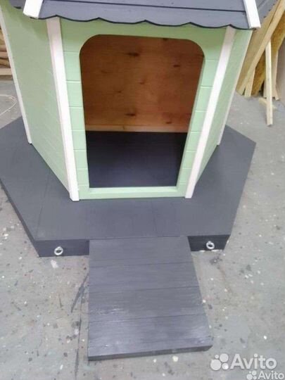 Домик для уток на воде