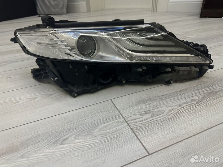 Фара оригинал V70-75 левая