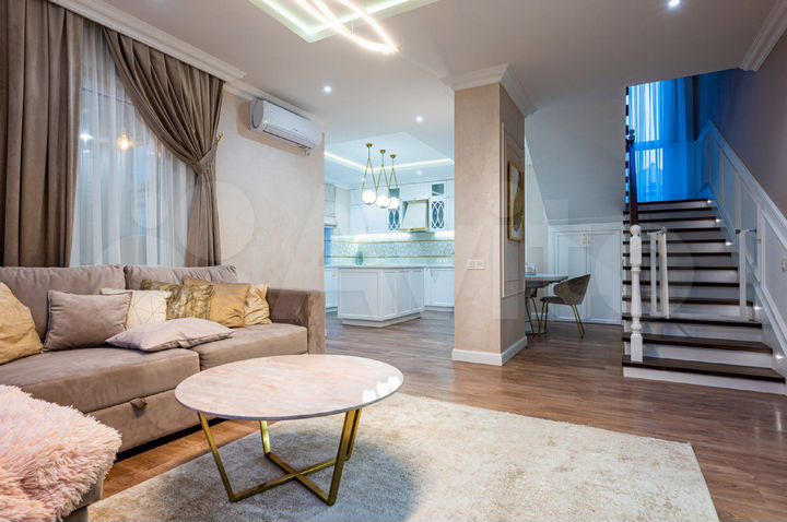 Коттедж 250 м² на участке 6 сот.