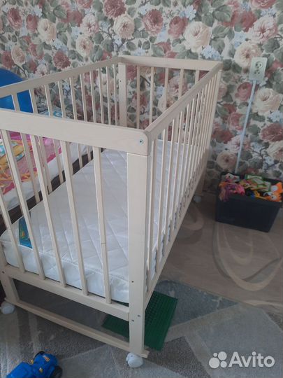 Детская кроватка