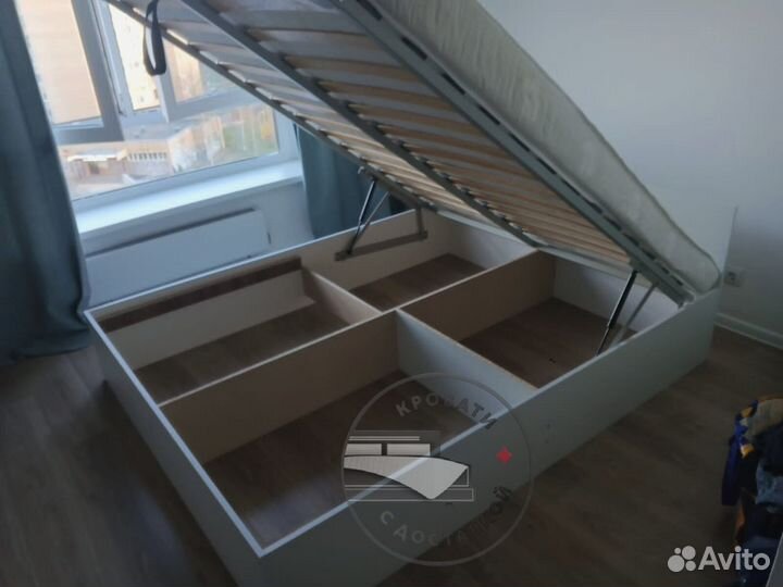 Кровать с подъемным механизмом