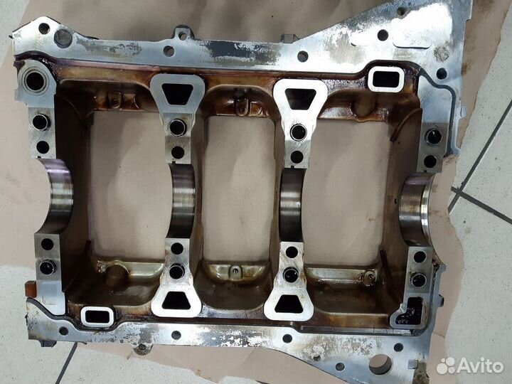 Нижняя крышка блока цилиндров Infiniti QX70