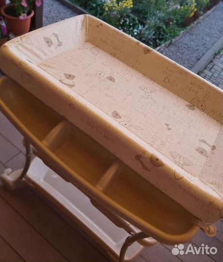 Ванночка для купания и пеленалтный столик Mamas&Pa