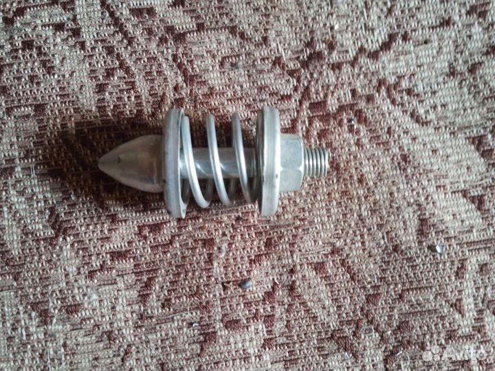 Замок капота