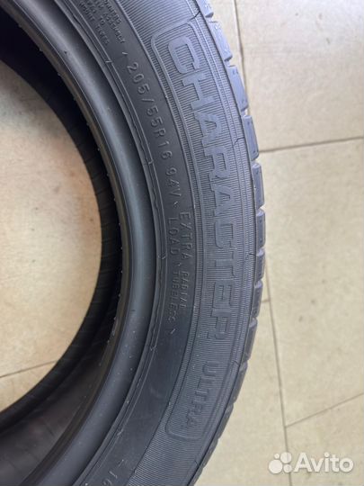 Ikon Tyres CHARACTER ULTRA 215/55 R17 98V