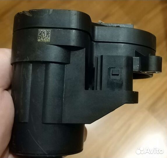 Электромотор ручника 5QM615405N