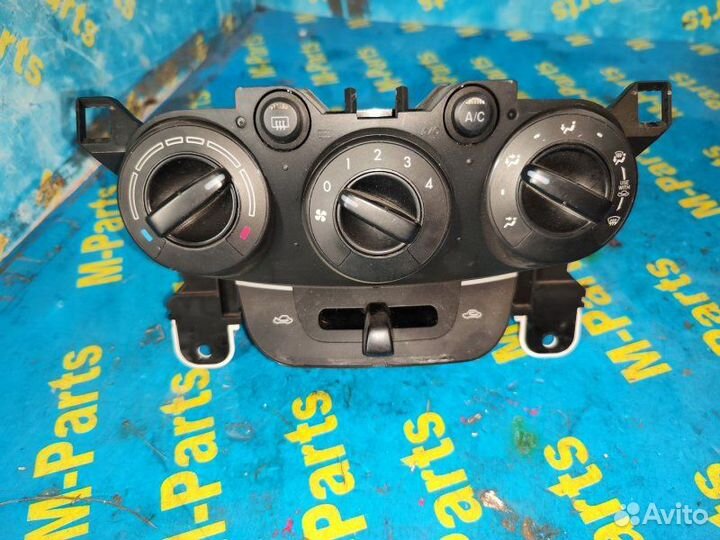Блок управления климат-контролем Mazda Demio DE3FS