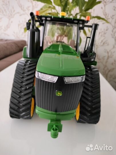 Bruder трактор гусеничный 04055 John Deer 9620RX