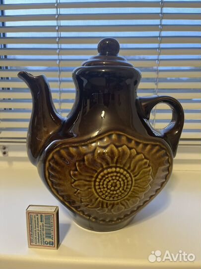 Большой глиняный чайник