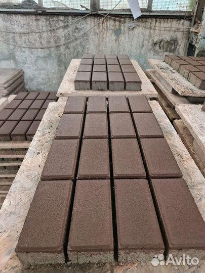 Плитка тротуарная кирпичик 100х200х60см