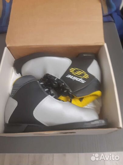 Лыжные ботинки