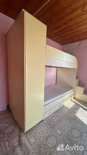 Двухъярусная кровать б/у с шкафом