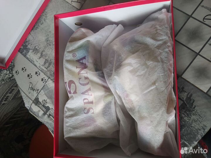 Кроссовки женские. Новые