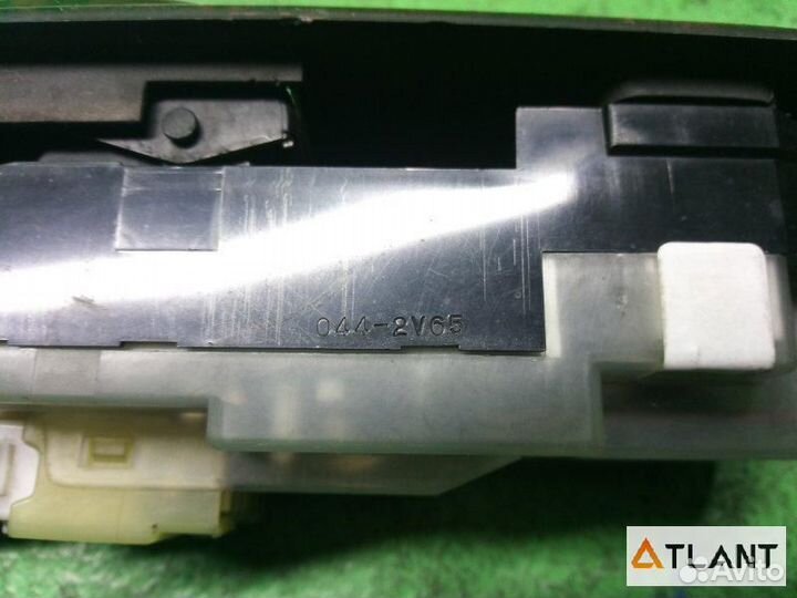 Блок упр. стеклоподьемниками передний правый toyot