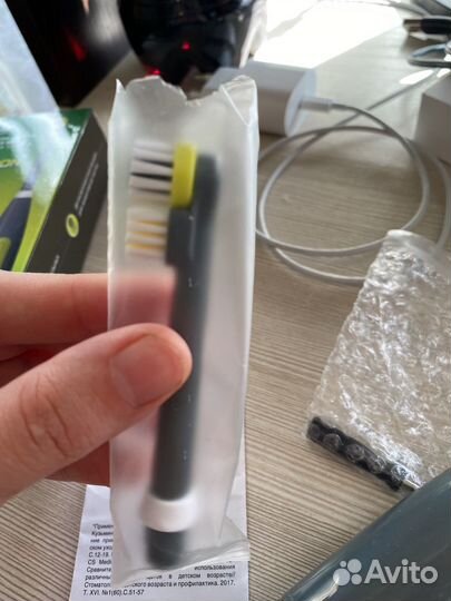 Электрическая зубная щетка