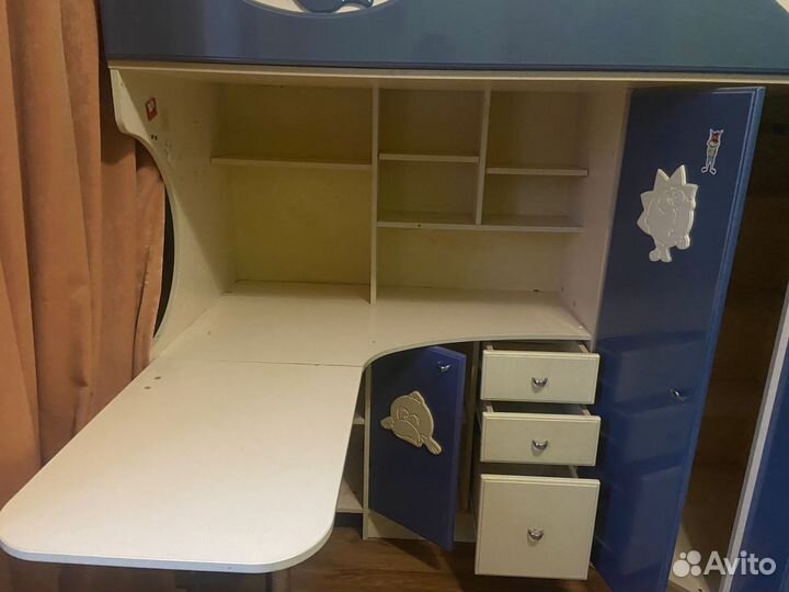 Детская двух ярусная кровать со столом