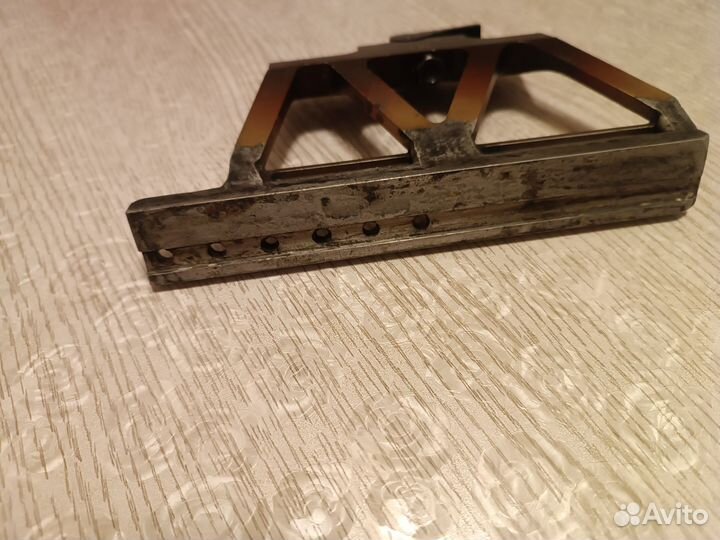 Боковой кронштейн для оптики