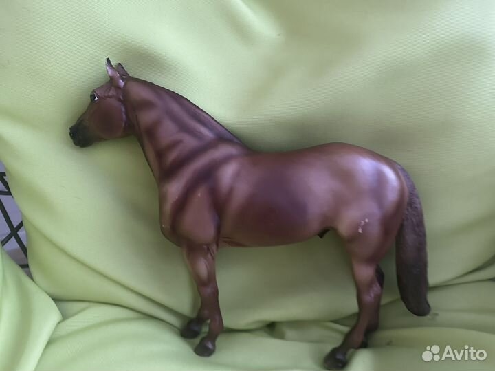Конь breyer жеребец