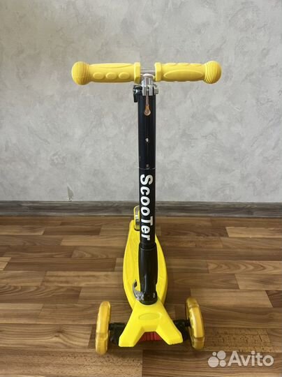 Самокат детский трехколесный