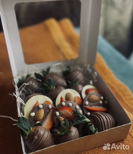 Клубника в шоколаде; ягодные букеты