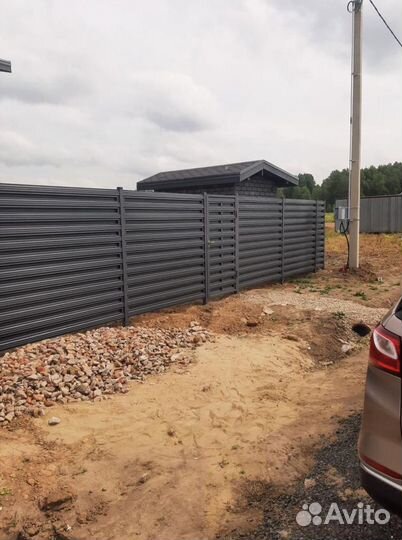 Забор из профнастила с металлическими столбами быс