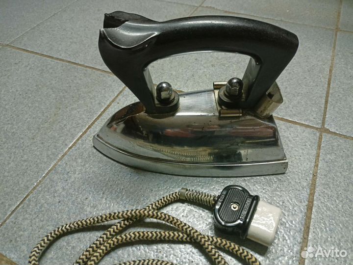 Утюг 1947 года