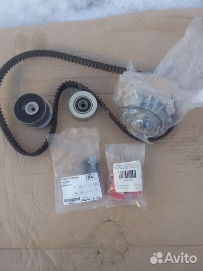 Комплект грм двигателя Z16XER с помпой для опель