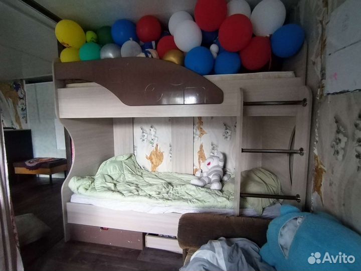 Кровать двухьярусная