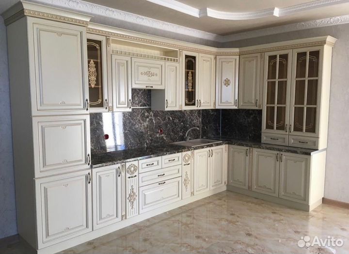 Цена за весь крашенный угловой кухонный гарнитур