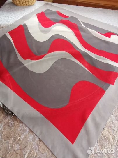 Винтажный тонкий платок с дефектами